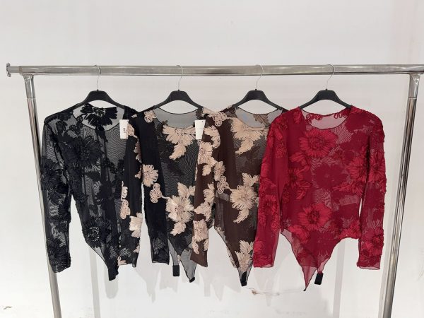 0436350 Body estampado flores encaje