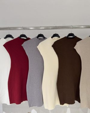 053230 Vestido corto de punto