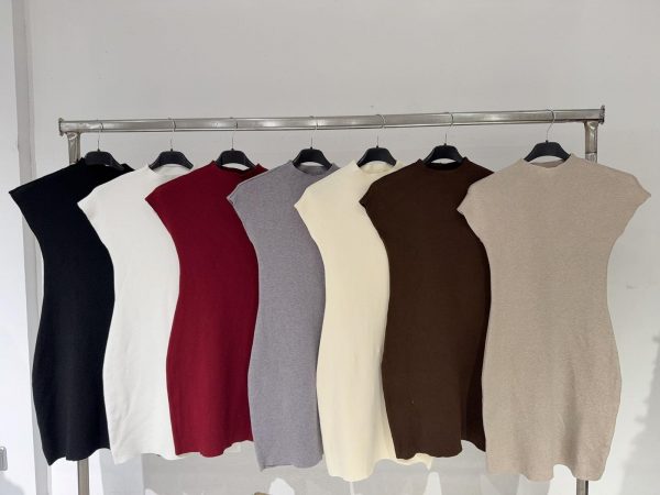 053230 Vestido corto de punto