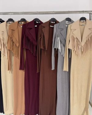 0572290  vestido de punto con chaleco de flecos