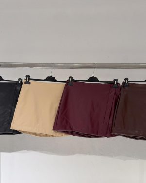 060090 Falda pantalón en polipiel Zara