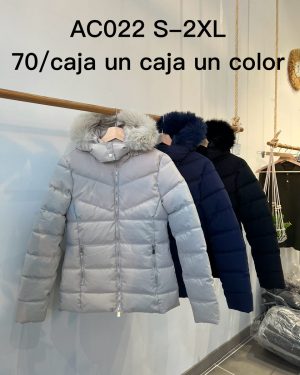 AC022 chaqueta super precio gorro