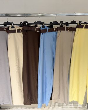 0137030 Pantalon pata recta con cinturón