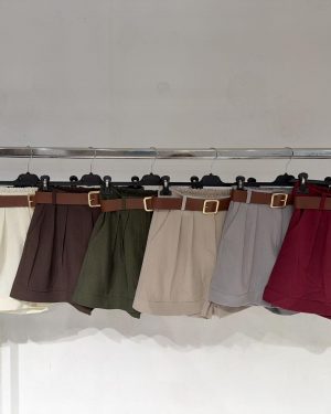 0454550 short con cinturón Zara
