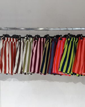 0141350 Short de rayas lino
