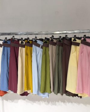 026280 Pantalon con cinturón media pierna