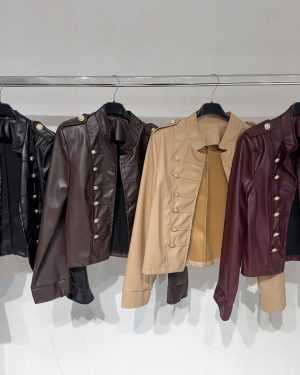 0145930 Chaqueta polipiel botones Zara