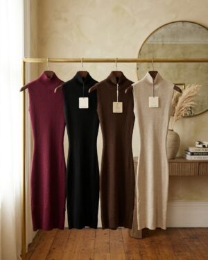 011860 Vestido corto de punto cuello