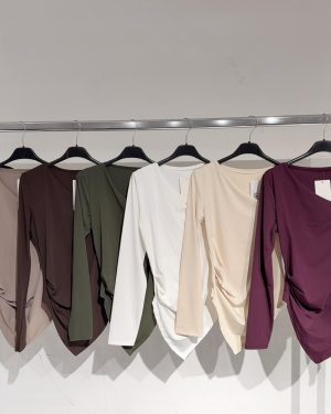 0501370 Top asimetrico Zara